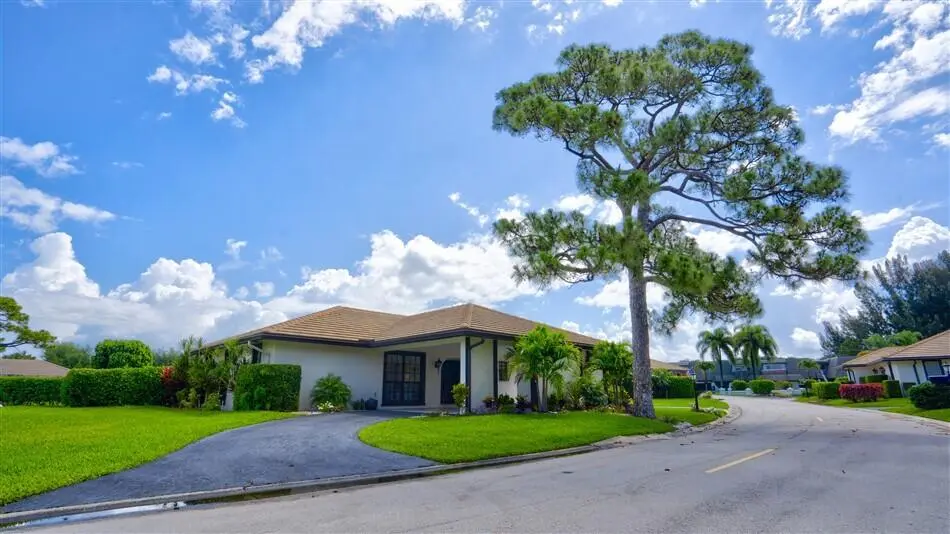 429 Pine Villa Dr Lake Worth, FL 33462 at 429 Pine Villa Drive, Atlantis