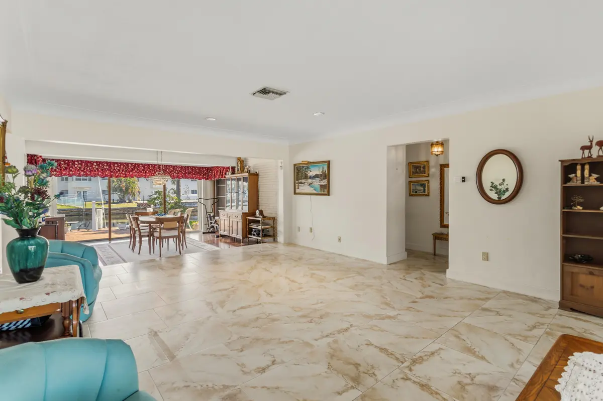 585A7028 at 270 SE 5th Terrace, Pompano Beach