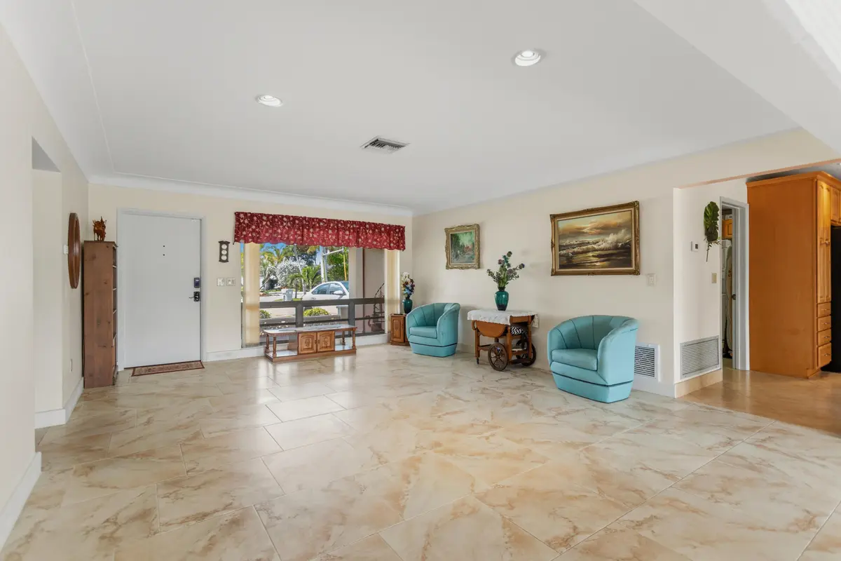 585A7041 at 270 SE 5th Terrace, Pompano Beach