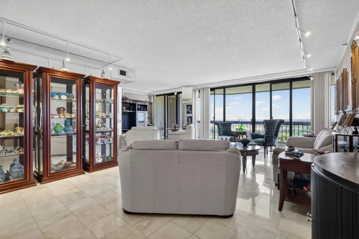 4-web-or-mls-F14A4131 at 1900 Consulate Place 1705, West Palm Beach