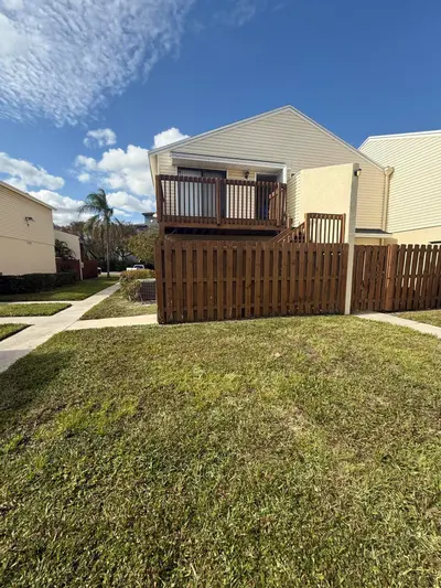 633 Executive Center Drive L202, West Palm Beach – Condominium for sale