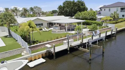 16 Leeward Circle, Tequesta – leased