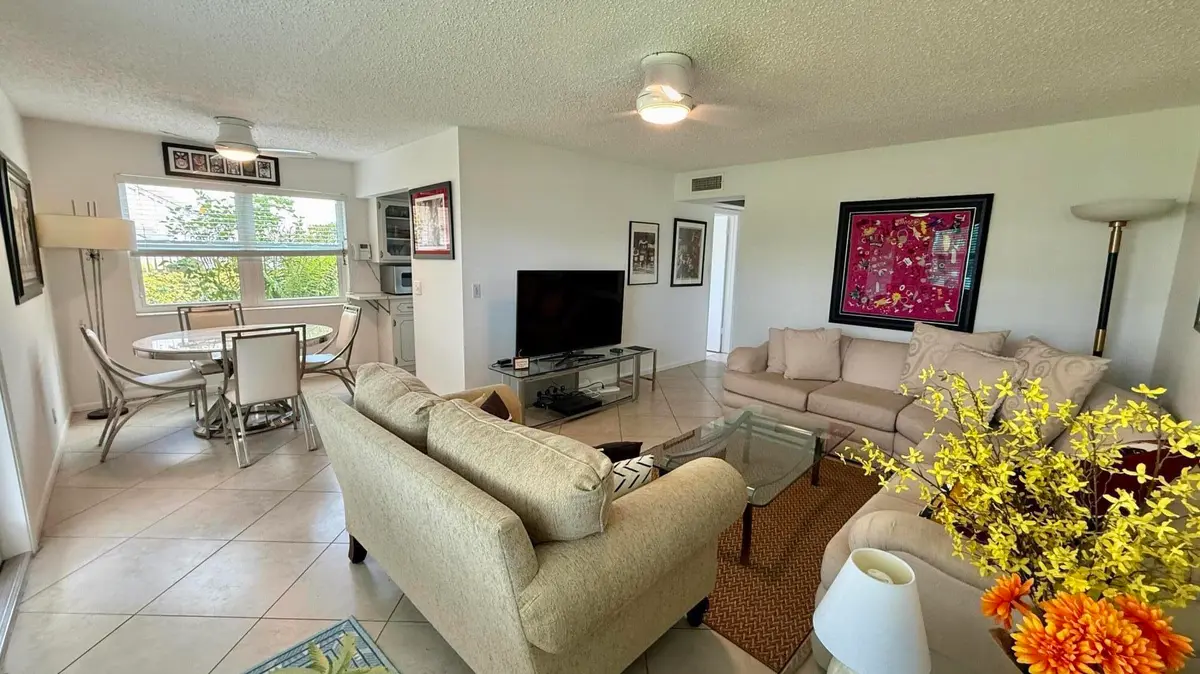 LR+DR+Kit at 316 Markham, Deerfield Beach