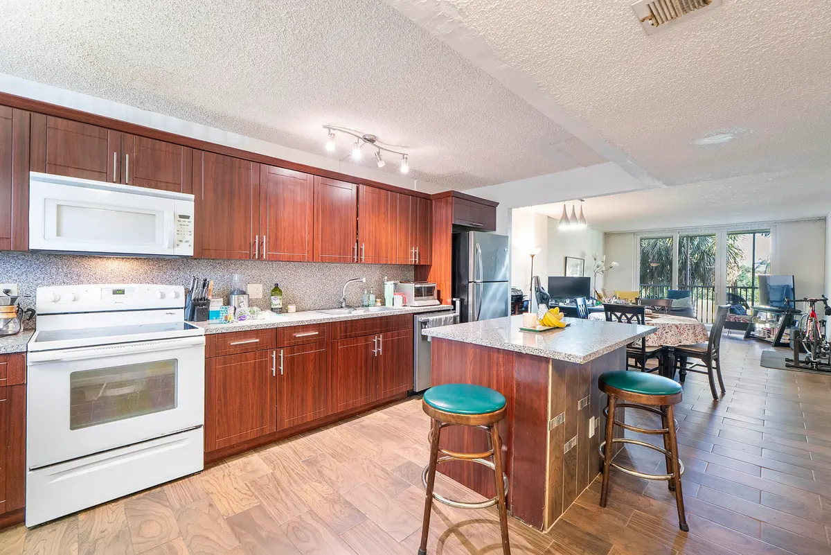 250 Jacaranda Dr u308_014 at 250 Jacaranda Drive 308, Plantation