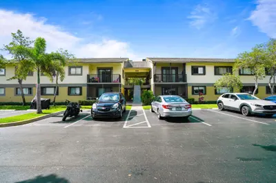 588 Trace Circle 102, Deerfield Beach – sold