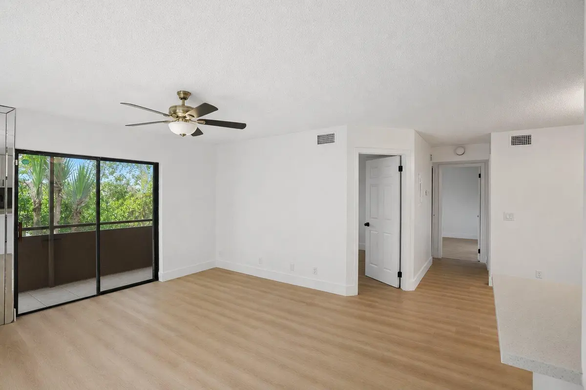 588 Trace Circle 102, Deerfield Beach, FL – photo 3