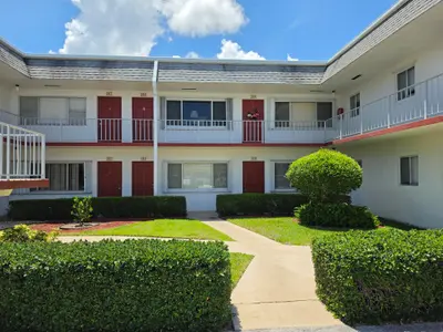 3320 Lake Osborne Drive 109, Lake Worth Beach – sold
