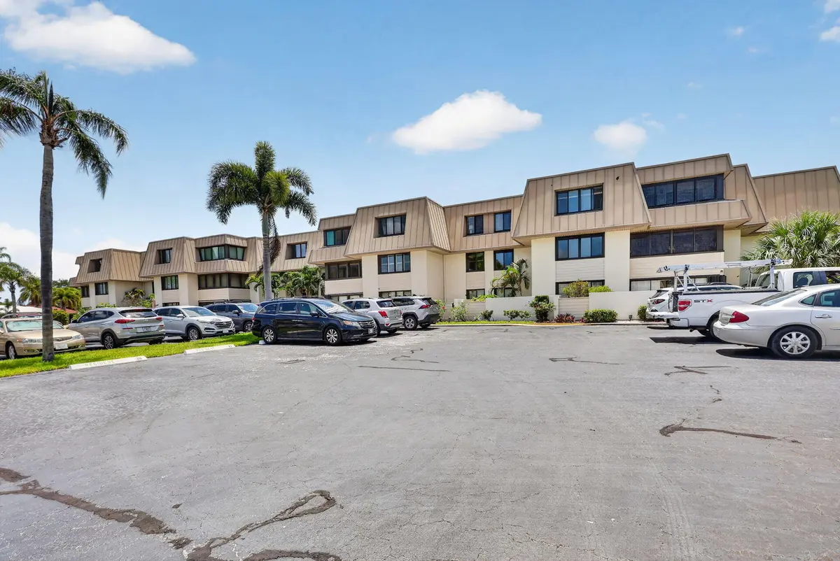3-web-or-mls-027_7R7A3080 at 1800 SE Saint Lucie Boulevard 11-203, Stuart