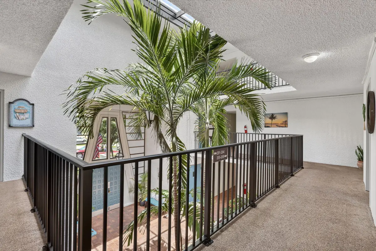 8-web-or-mls-7R7A3115 at 1800 SE Saint Lucie Boulevard 11-203, Stuart
