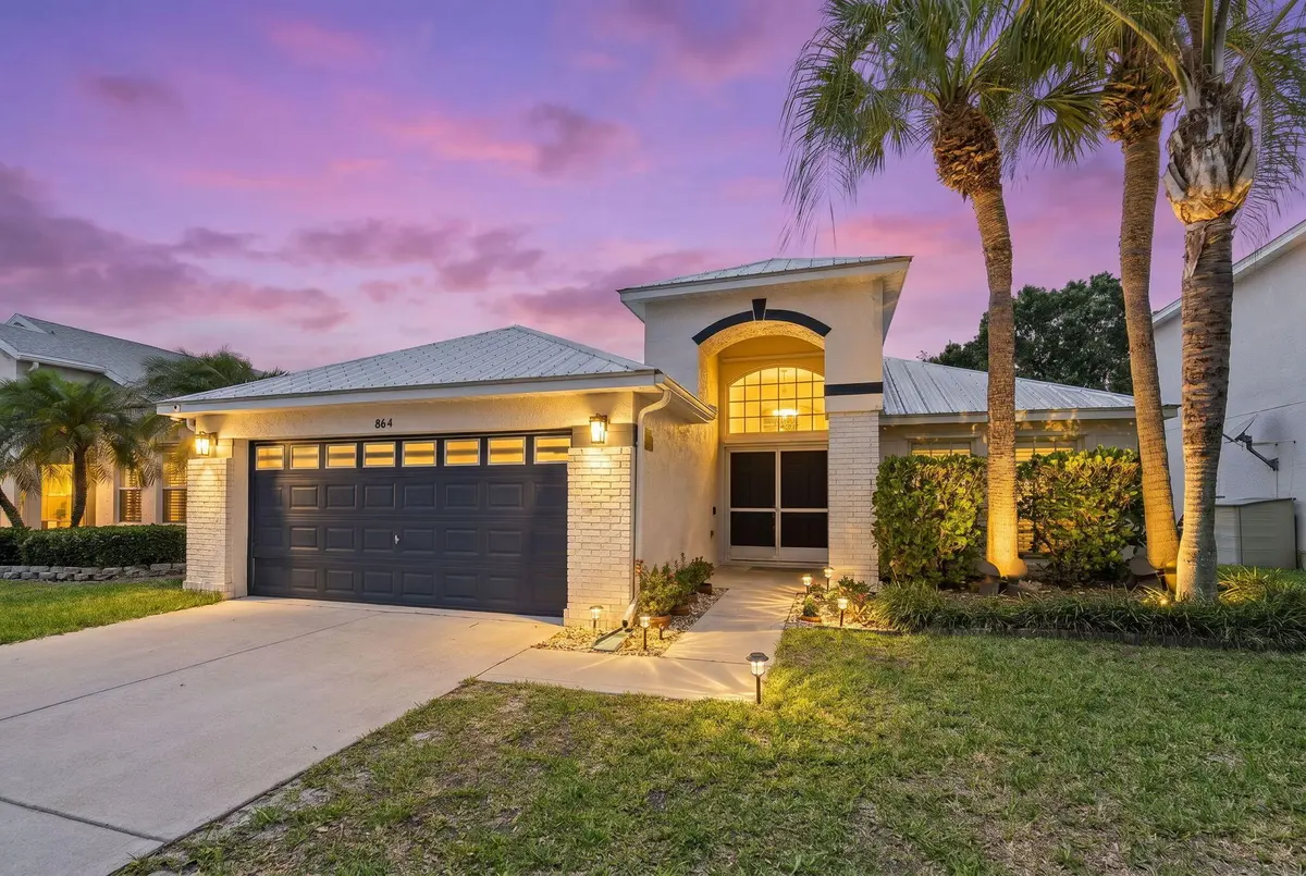 Front view at 864 NW Waterlily Place, Jensen Beach