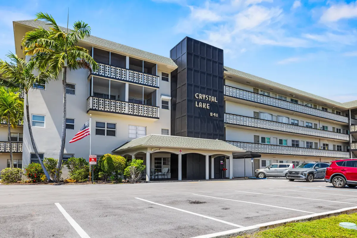 941 Crystal Lake Dr Deerfield Beach-5 at 941 Crystal Lake Drive 207, Deerfield Beach