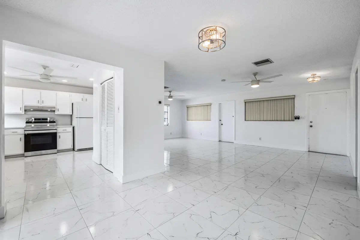 941 Crystal Lake Dr Deerfield Beach-6 at 941 Crystal Lake Drive 207, Deerfield Beach
