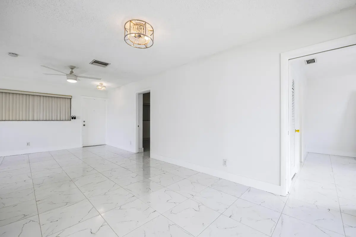 941 Crystal Lake Dr Deerfield Beach-7 at 941 Crystal Lake Drive 207, Deerfield Beach