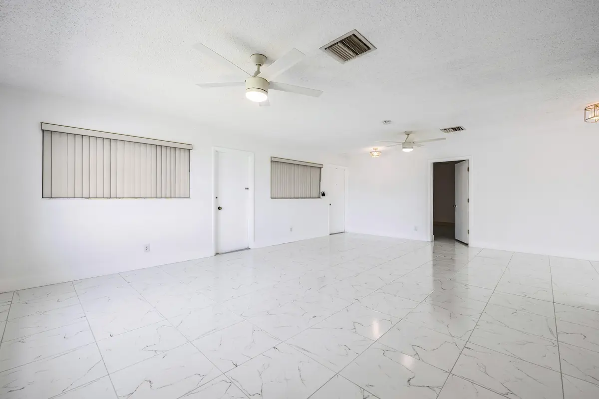 941 Crystal Lake Dr Deerfield Beach-9 at 941 Crystal Lake Drive 207, Deerfield Beach