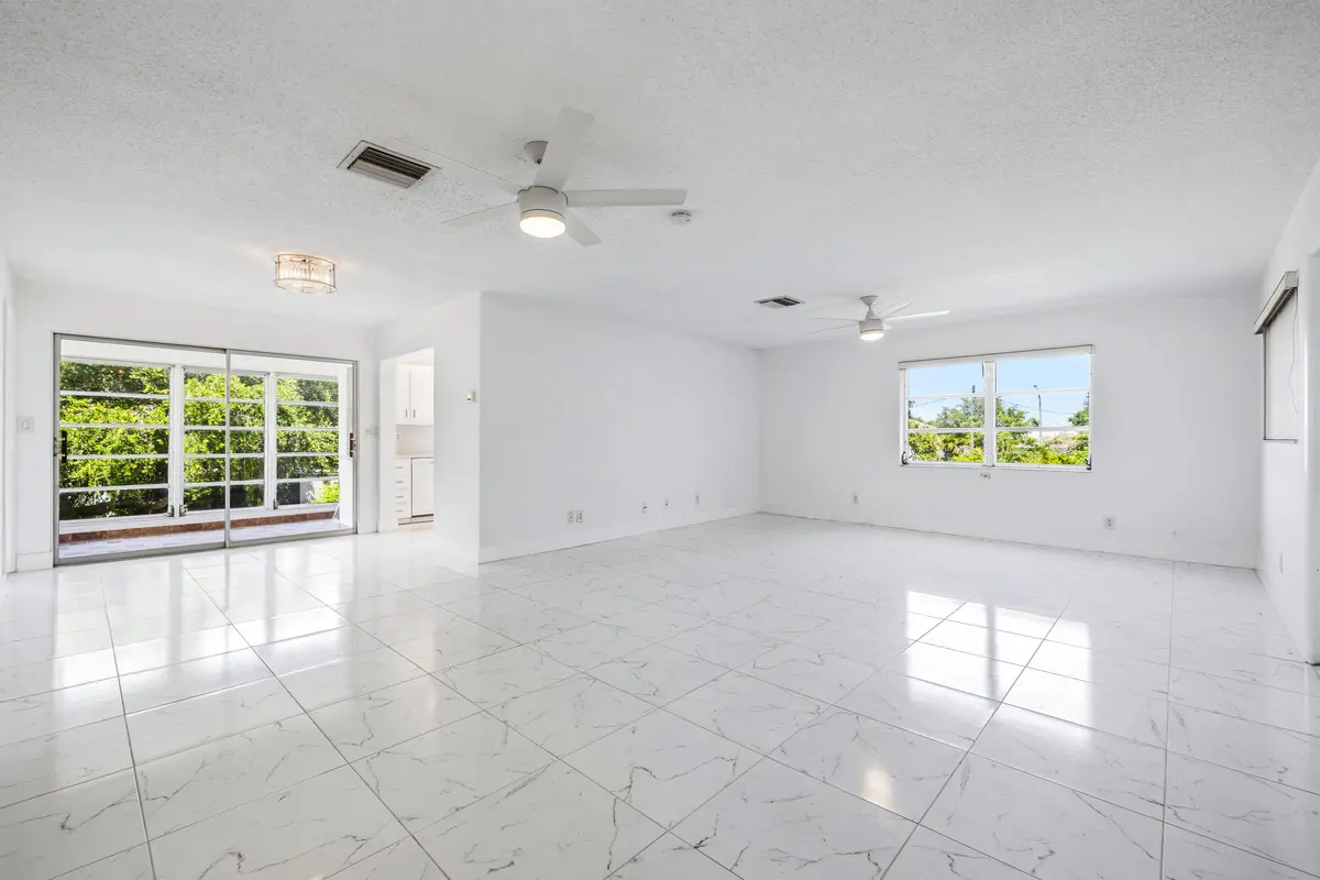 941 Crystal Lake Dr Deerfield Beach-11 at 941 Crystal Lake Drive 207, Deerfield Beach