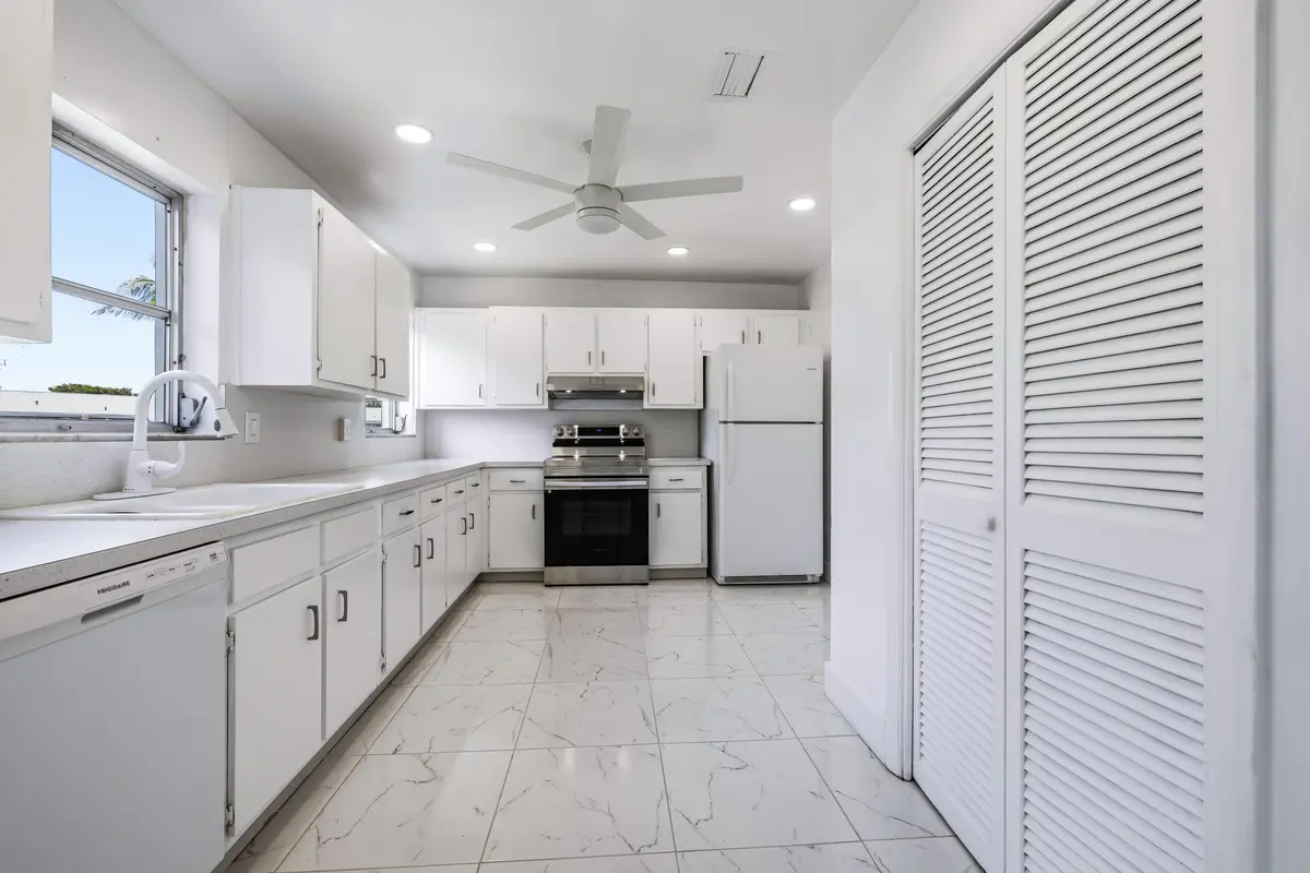 941 Crystal Lake Dr Deerfield Beach-12 at 941 Crystal Lake Drive 207, Deerfield Beach