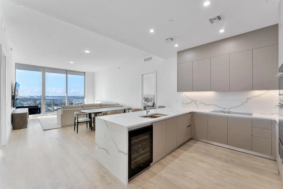 30-web-or-mls-DSC01109 at 220 Lake Shore Drive Penthouse 2321, Lake Park