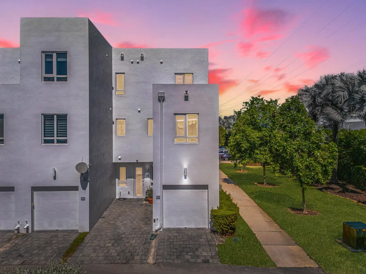 6310 NW 103rd Place 201, Doral, FL – photo 2