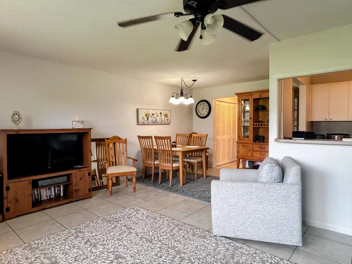 Living To Dining at 680 Horizons W 103, Boynton Beach