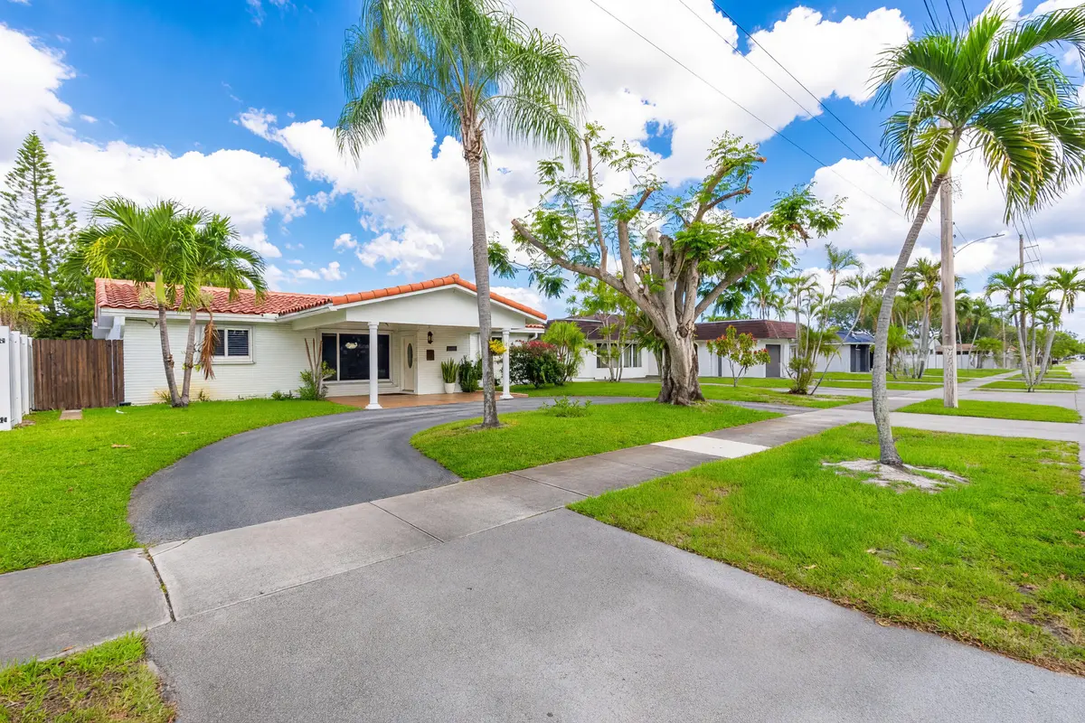 hf_20260517_210759_90081884-eb52-4fb5-b1 at 2141 N 56th Avenue, Hollywood