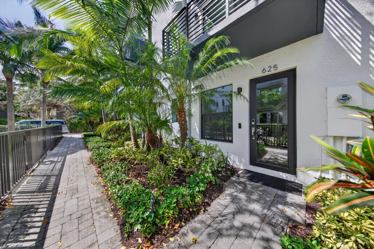 lisa625-52 at 625 NE 22nd Drive, Wilton Manors