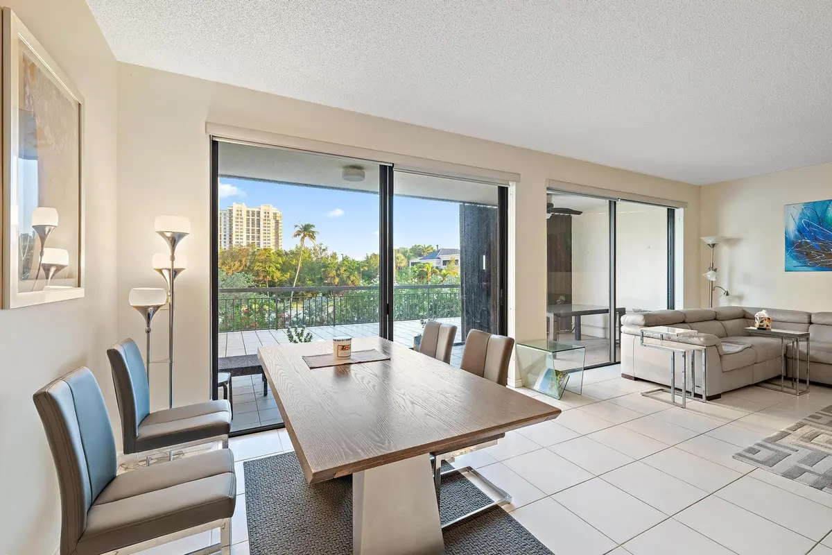Dining at 3970 N Ocean Drive 6, Singer Island