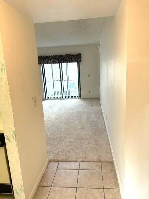 19foyer at 2711 NW 104th Avenue 106, Sunrise