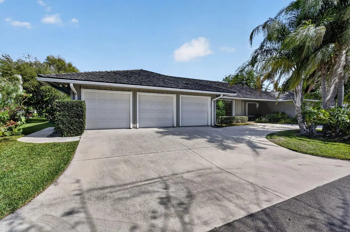 3-web-or-mls-_MLP4416 at 9055 SE Harbor Island Way, Hobe Sound