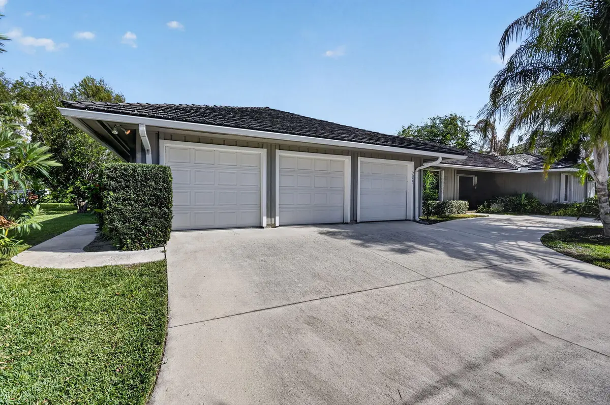 4-web-or-mls-_MLP4421 at 9055 SE Harbor Island Way, Hobe Sound