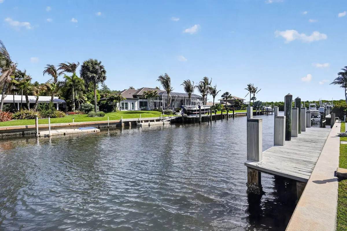 7-web-or-mls-_MLP4438 at 9055 SE Harbor Island Way, Hobe Sound