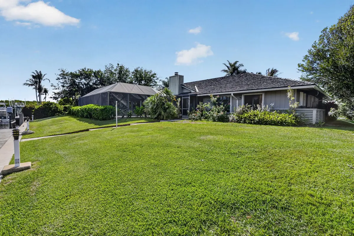8-web-or-mls-_MLP4442 at 9055 SE Harbor Island Way, Hobe Sound