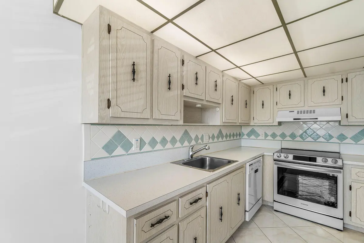 008-2835Southwest13thStreet-202-DelrayBe at 2835 SW 13th Street 202, Delray Beach