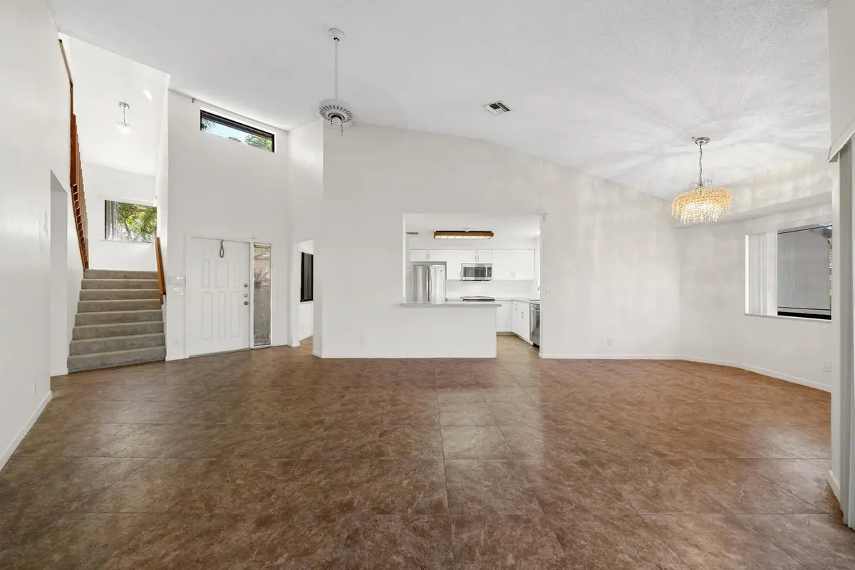 Photo 3 at 9415 Chelsea Drive, Plantation
