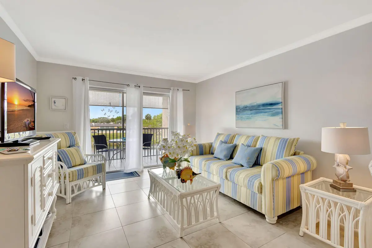 21-web-or-mls-1 (71) at 154 Lake Meryl Drive Unit 255, West Palm Beach