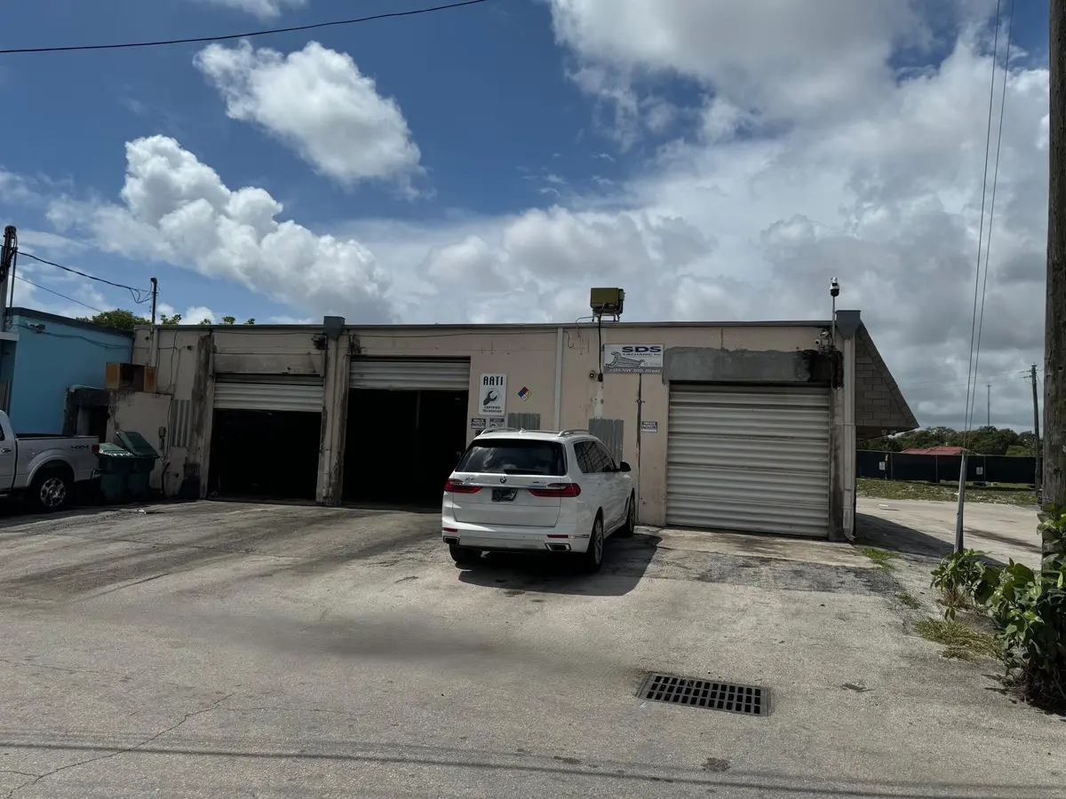 Rear access with 3 overhead doors at 2355 NW 30th Street, Oakland Park