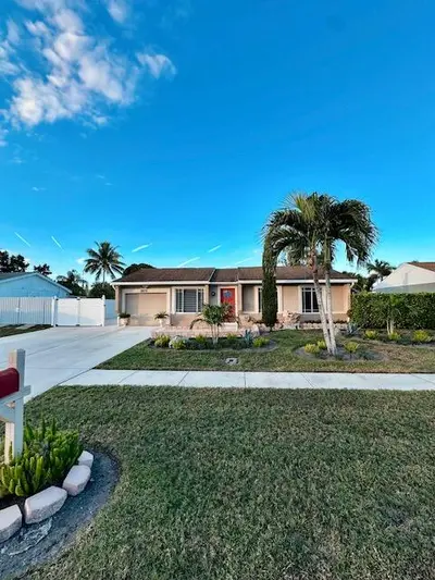 10079 Yeoman Lane, Royal Palm Beach – sold