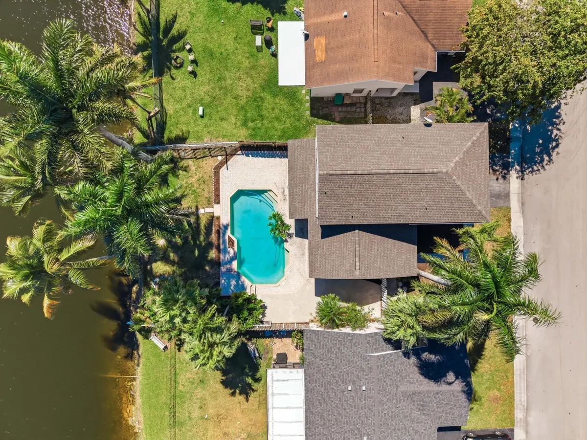 f at 820 Rock Hill Avenue, Davie