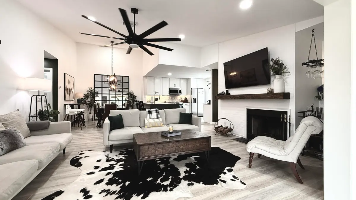Family Room at 5016 Heatherhill Lane 10, Boca Raton