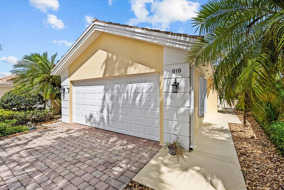 Front entrance at 918 SW Balmoral Trace, Stuart