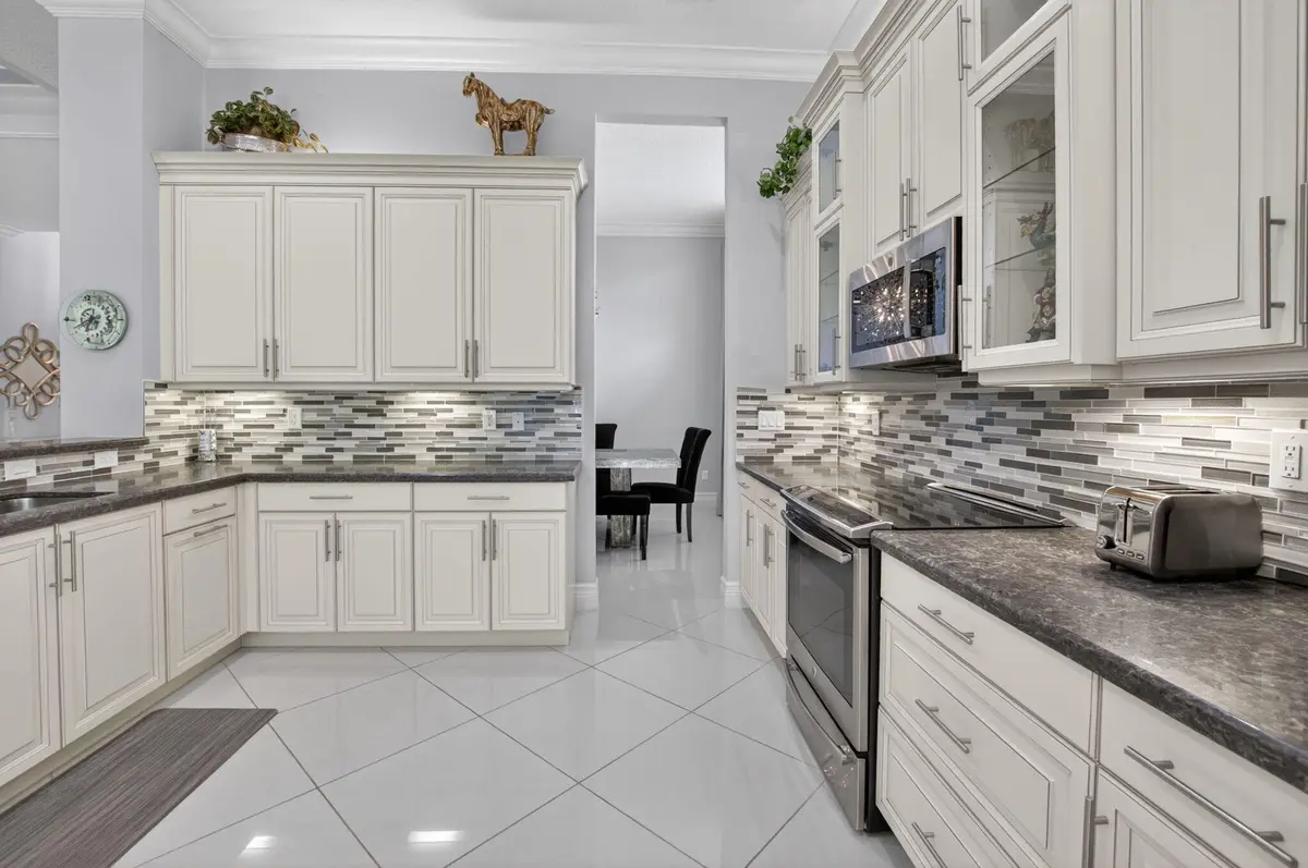 GOURMET KITCHEN at 11906 Catskill Commons Lane, Boynton Beach