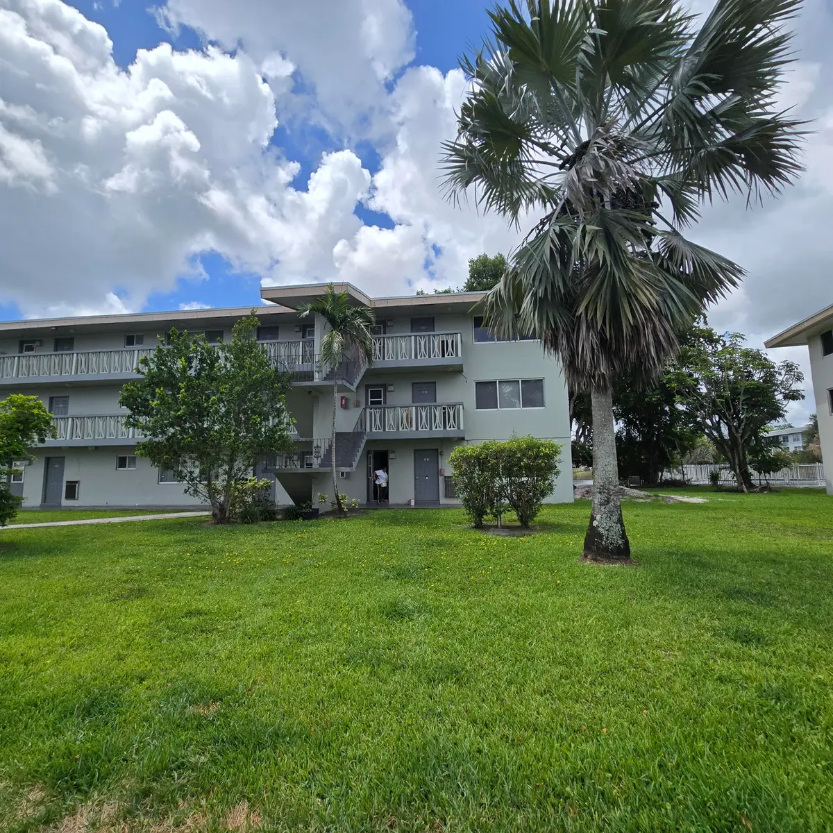 5420 NW 11th Street 202, Plantation, FL – photo 1