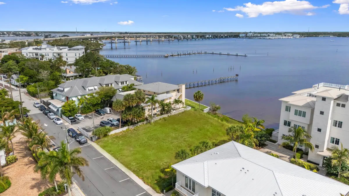 View at 39 SE Seminole Street, Stuart