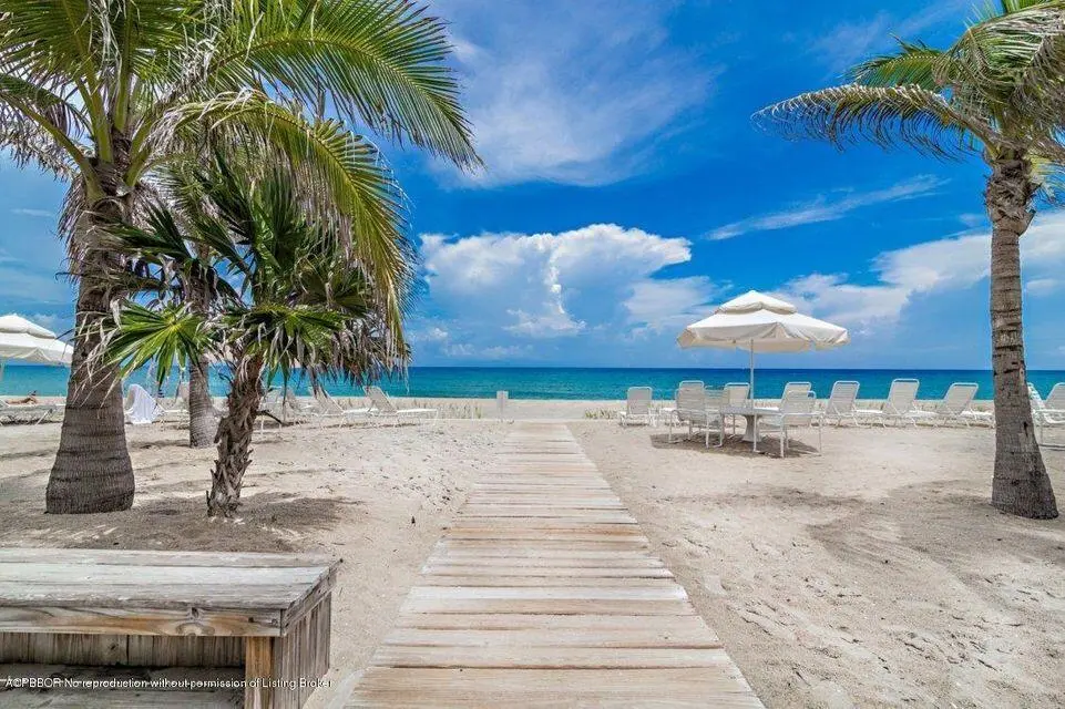 Private Beach parcel at 170 N Ocean Boulevard 305, Palm Beach