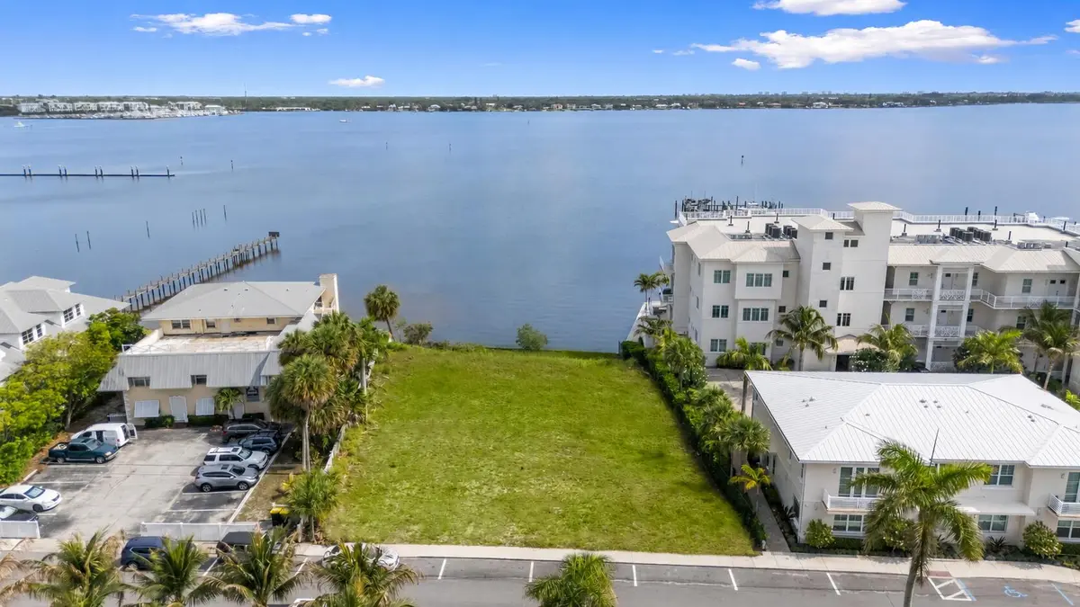 View at 39 SE Seminole Street, Stuart