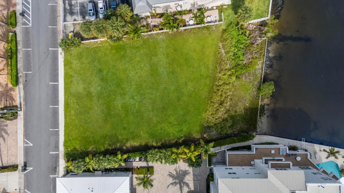 Overview at 39 SE Seminole Street, Stuart