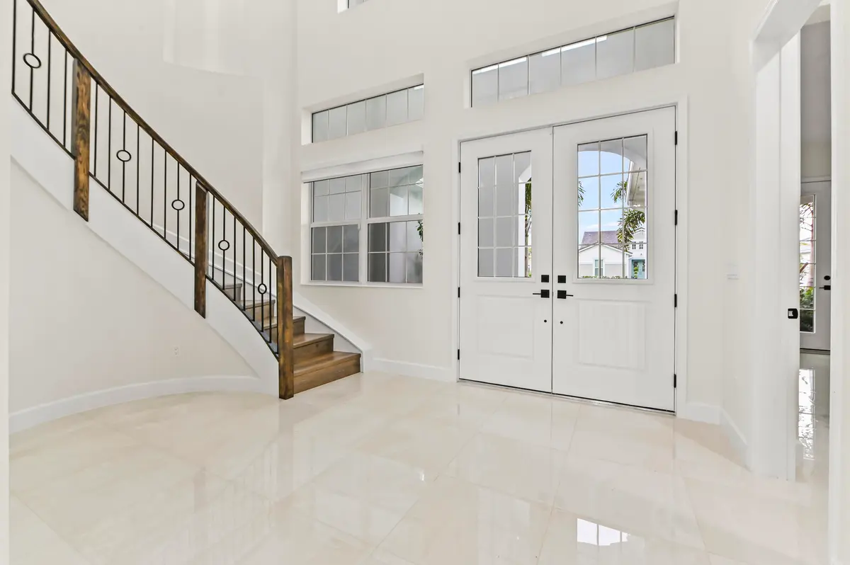06 Foyer 02 at 15030 Wildwood Circle, Westlake