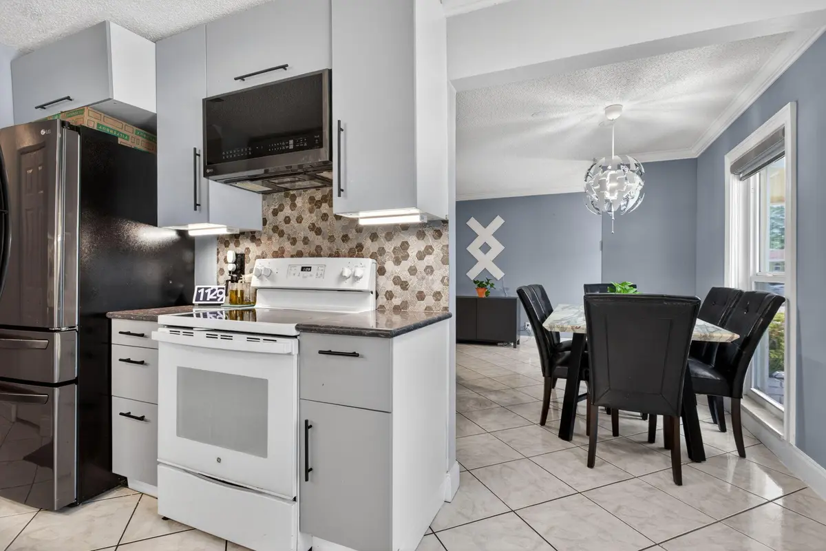 GRANITE COUNTERS at 1601 NW 48th Place, Deerfield Beach