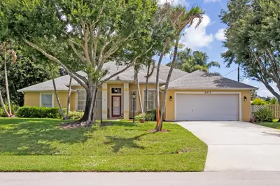 2017 SE Allamanda Drive, Port St. Lucie – Single Family Residence for sale