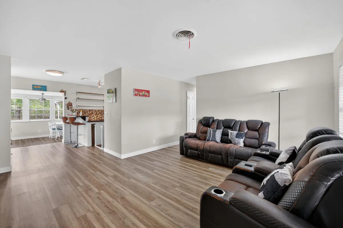 5-web-or-mls-B699A0969 at 633 NW 30th Street, Wilton Manors