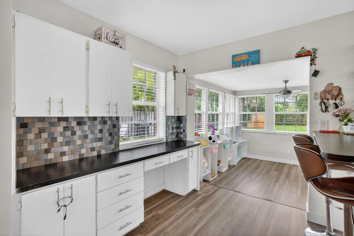 10-web-or-mls-B699A0998 at 633 NW 30th Street, Wilton Manors
